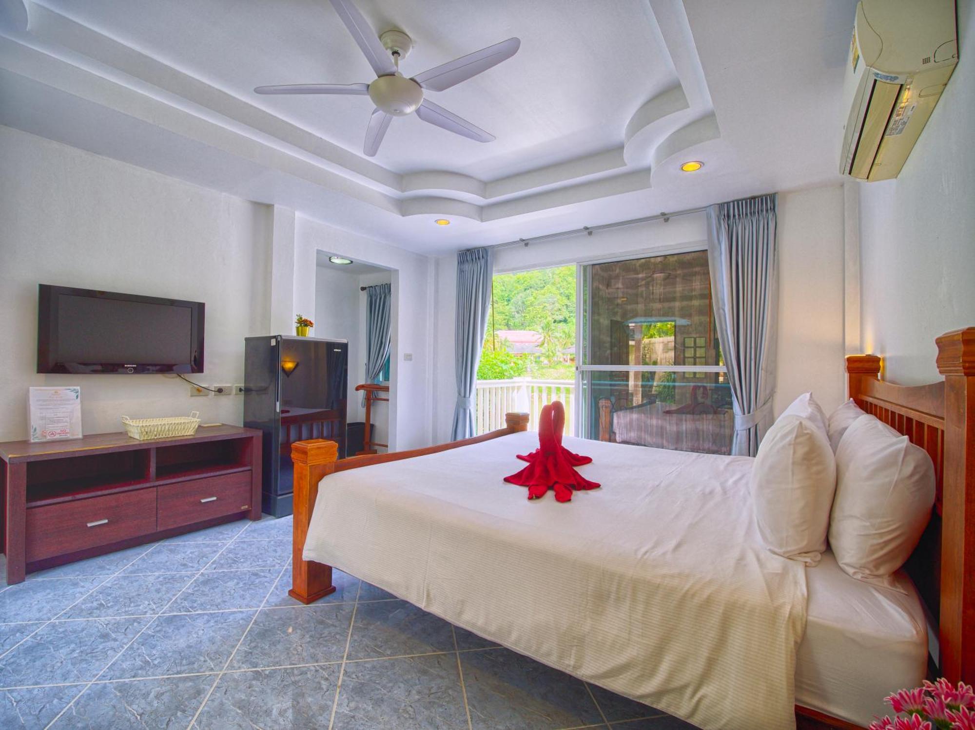Serenity Lakeside Resort Kathu Exterior foto