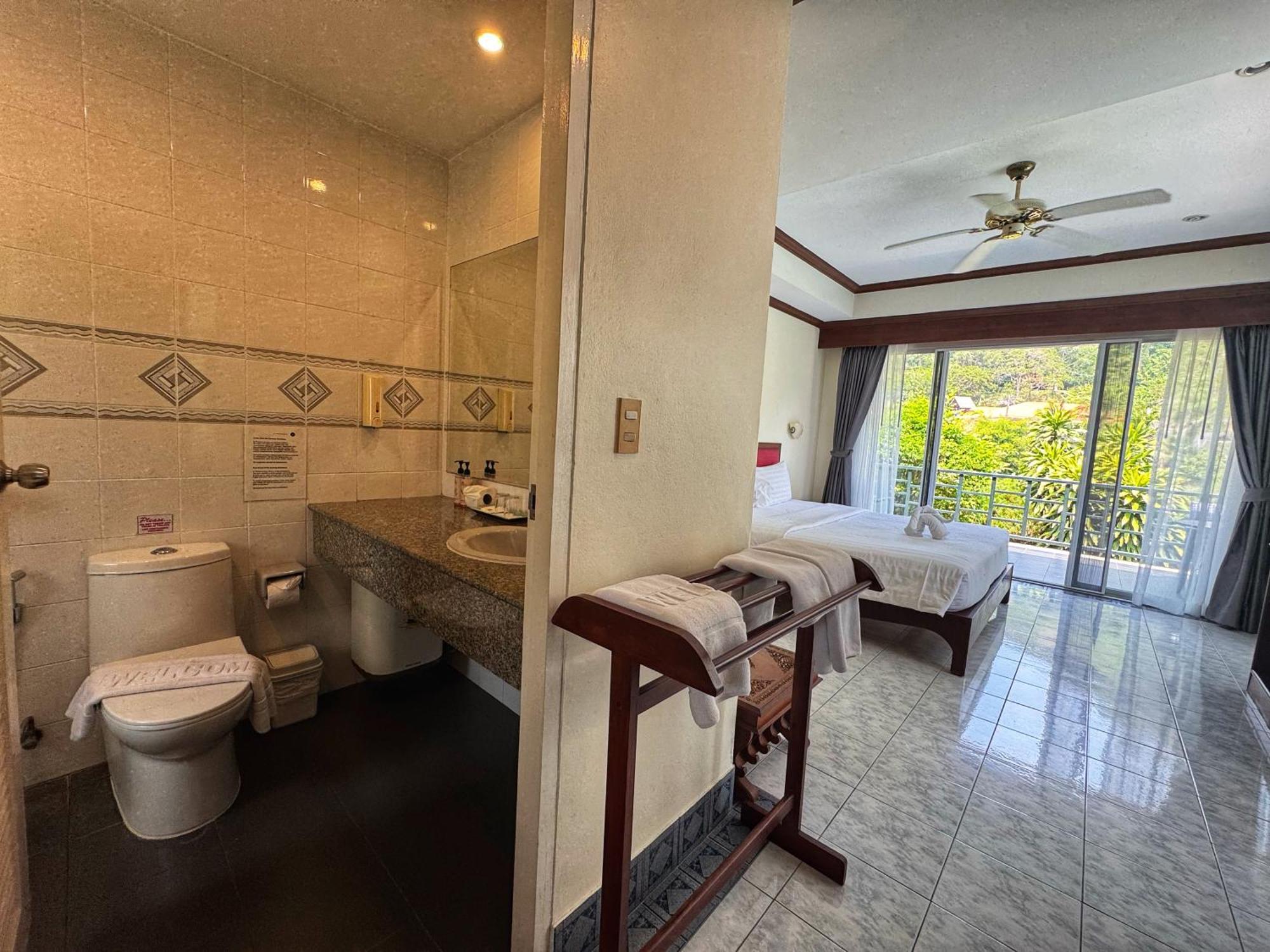 Serenity Lakeside Resort Kathu Exterior foto
